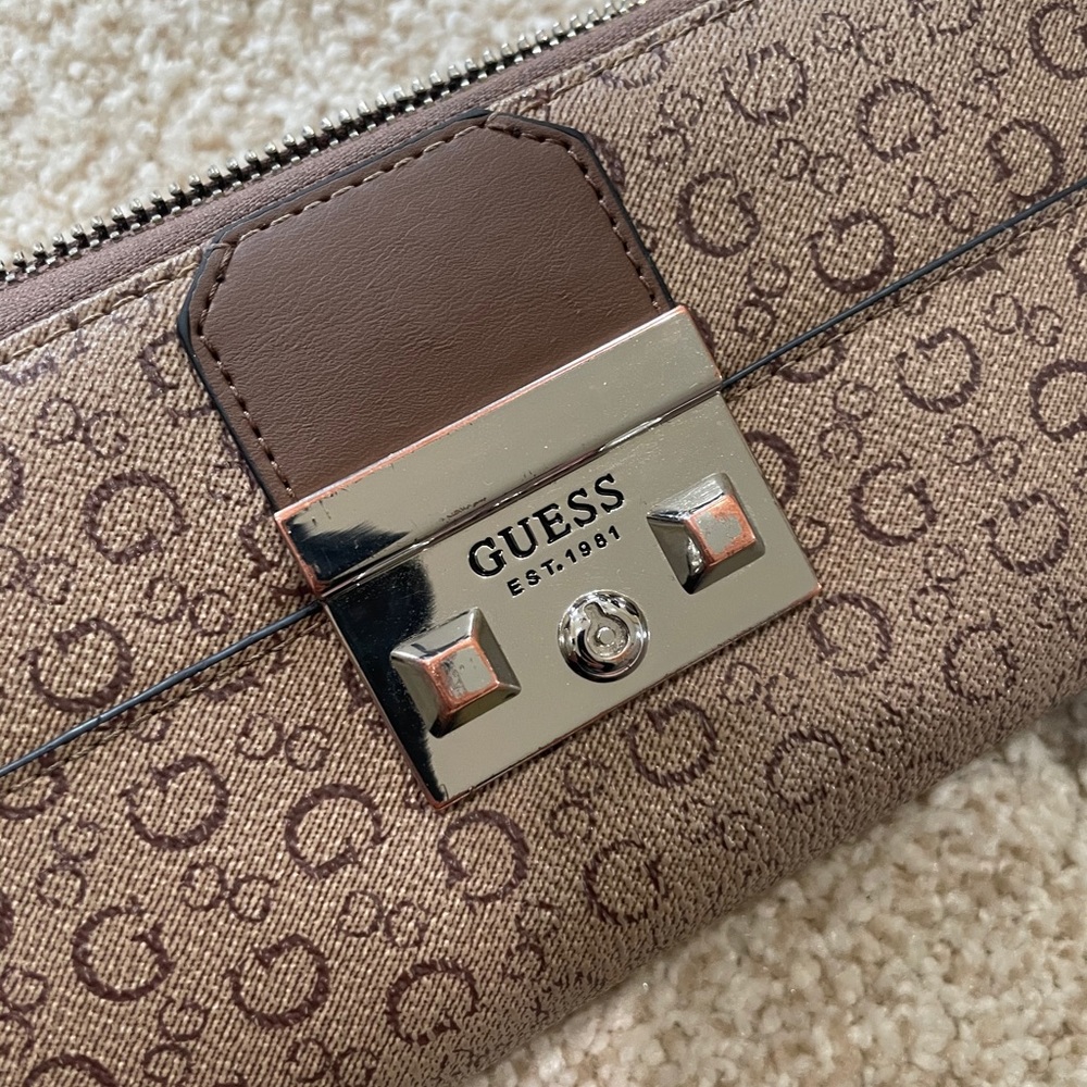 Guess Large Zip-Around Wallet